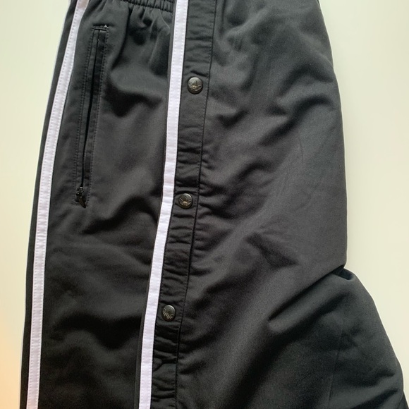 Mens black adidas sport shorts, fast removal with side snap buttons mens small - Picture 3 of 8